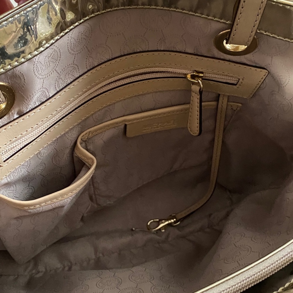 Michael Kors Jet Set Gold Metallic Logo Tote - Picture 5 of 8